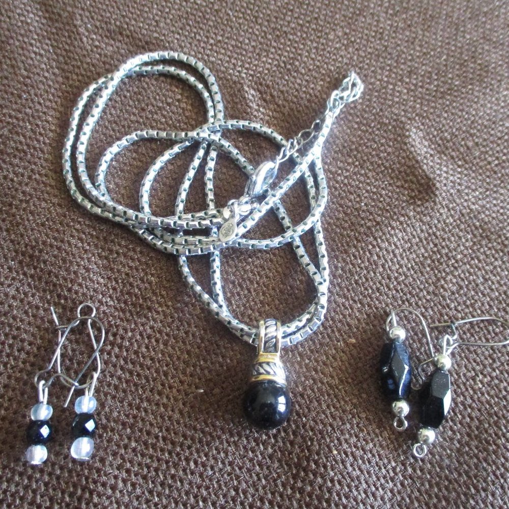 Women's SIlvertone Necklace with 2 Pair of Matching Pierced Earrings